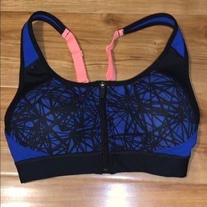 Like new padded sports bra